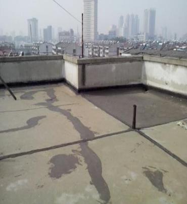 容县漏水维修 楼顶漏水是什么原因，楼顶漏水维修方法是什么?