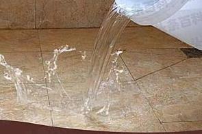 容县漏水维修 免砸砖防水材料该如何施工